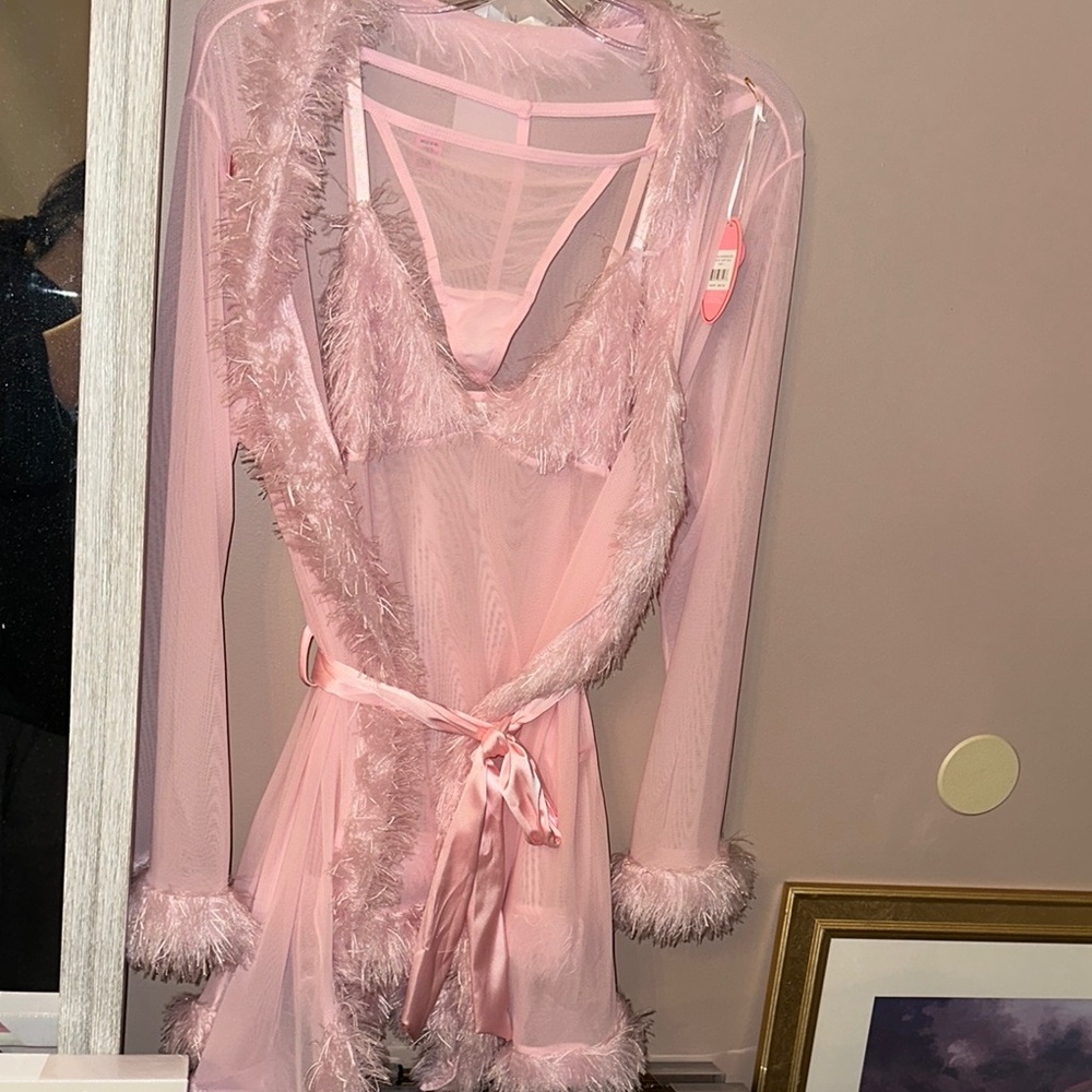 Elegant Pink Lingerie Set - image 1